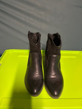 Botines negros ante y cuero usado en 4 ocasiones