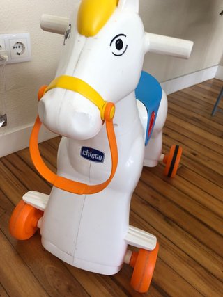 Caballo infantil con ruedas Chico