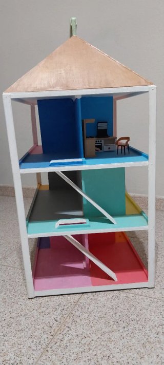 Casita de madera para muñecas