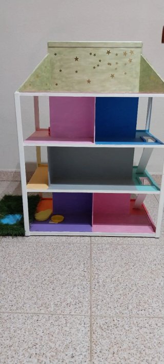 Casita de madera para muñecas
