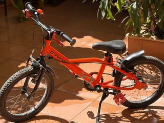 Bicicleta infantil naranja B'TWIN