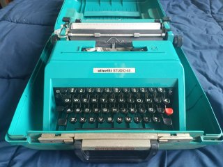 Máquina de escribir Olivetti Studio 45