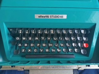 Máquina de escribir Olivetti Studio 45