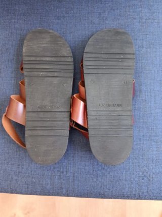 Sandalias de piel marrón T43