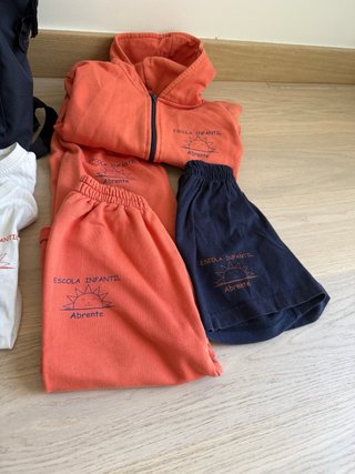 Pack uniforme Escuela Infantil Abrente.
