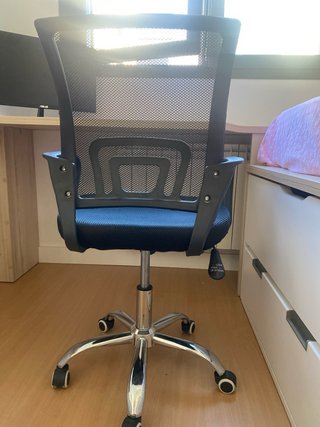 Silla de oficina ergonómica negra