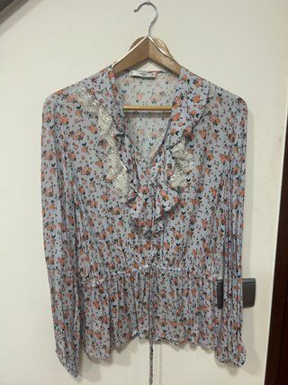 Blusa MNG floral con volantes