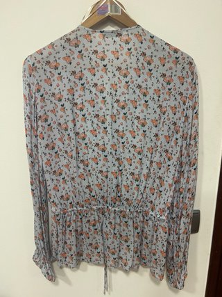 Blusa MNG floral con volantes