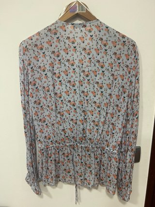 Blusa MNG floral con volantes