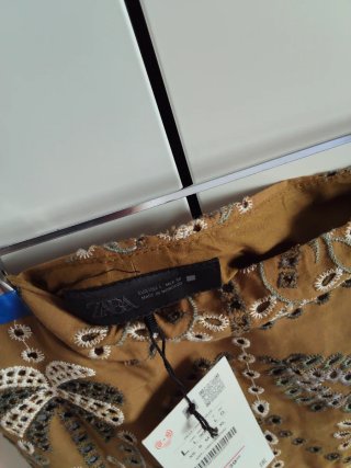 Falda midi Zara estampada