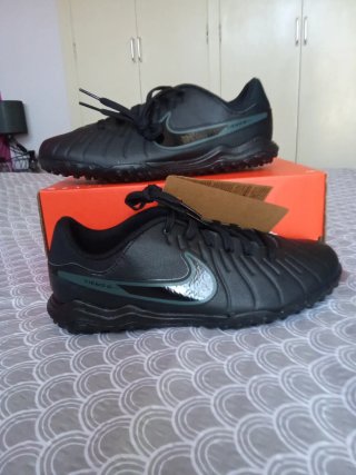 Zapatillas Nike Fútbol Talla 37.5 Negras