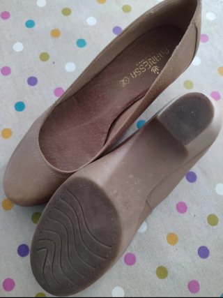 Scarpe col tacco beige