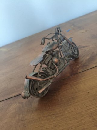 Figura moto artesanal