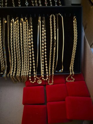Lote pulseras collares y conjuntos dorados acero