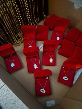 Lote pulseras collares y conjuntos dorados acero