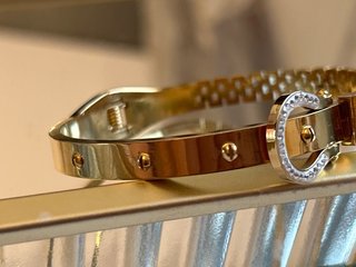 Pulsera dorada acero con cinturón y brillantitos
