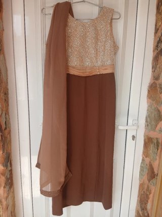 Vestido de fiesta beige y marrón