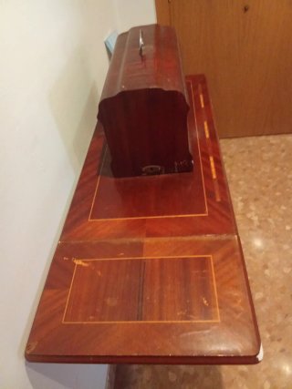 Máquina de coser Alfa antigua