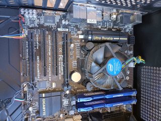 Placa Base Gigabyte GA-B85M-D3H Socket 1150