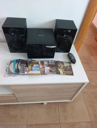 Sistema de sonido Samsung con altavoces