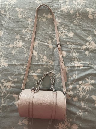 Precioso bolso de colgar.