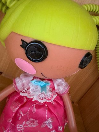 Muñeca Lalaloopsy con vestido rosa