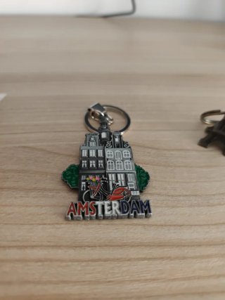 Llaveros de recuerdo (Amsterdam, París)