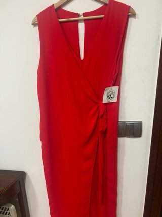 Mono rojo cruzado nuevo