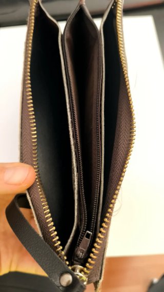 Cartera con diseño de ciervo y flores