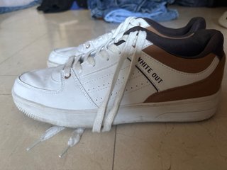 Zapatos casuales blancos tipo tenis