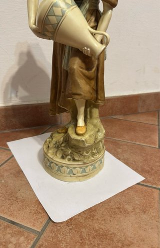 Statua Royal Dux Vintage con Logo