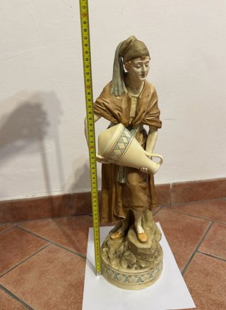 Statua Royal Dux Vintage con Logo