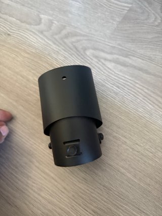 Cola de escape negra