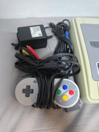 Consola Super Nintendo (SNES) PAL + Mando + Cablea