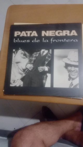 Se venden discos de vinilo de grupos.