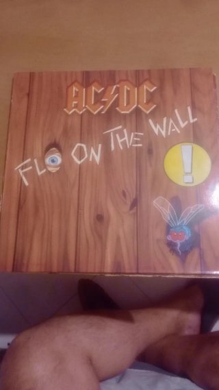 Se venden discos de vinilo de grupos.