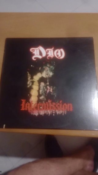 Se venden discos de vinilo de grupos.