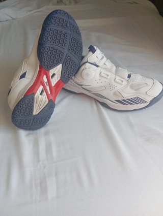 Zapatillas deportivas Yonex blancas y azules
