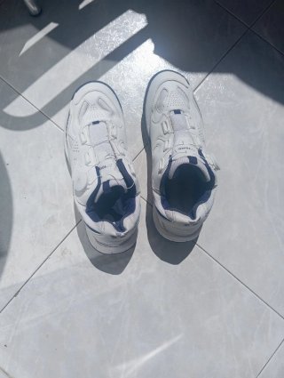 Zapatillas deportivas Yonex blancas y azules
