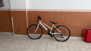 Bicicleta infantil blanca