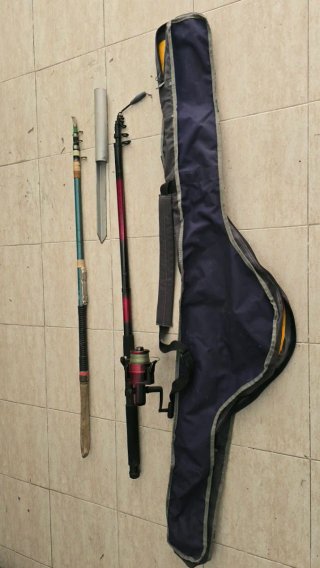 4 Cañas de Pesca con Funda,3 soportes y las fundas
