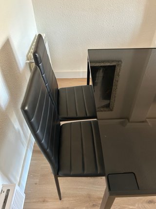 Mesa cristal negra y 4 sillas comedor