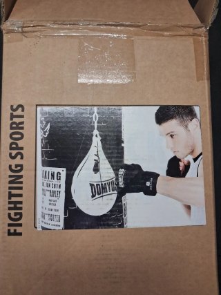 Saco boxeo Domyos negro, guantes y barra dominadas