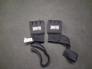 Saco boxeo Domyos negro, guantes y barra dominadas
