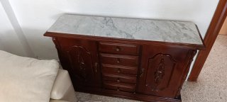 Cómoda de salón madera y mármol