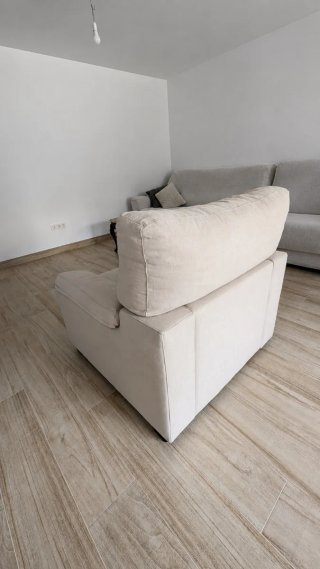 Butaca beige tela súper cómoda