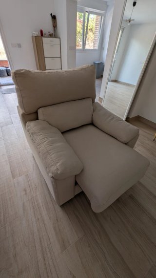 Butaca beige tela súper cómoda