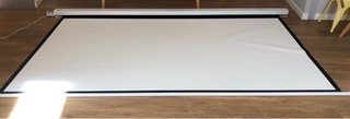 Pantalla Proyector Plusscreen 133" electrica.