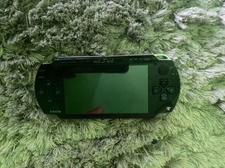 Consola PSP Negra y 8 Juegos PSP