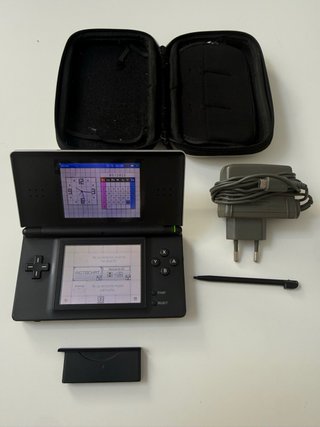 Nintendo DS Lite Ed. Limitada + Accesorios y funda